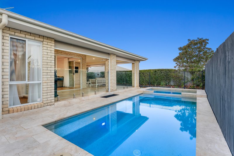 Photo - 21 Hillcrest Court, Murrumba Downs QLD 4503 - Image 15