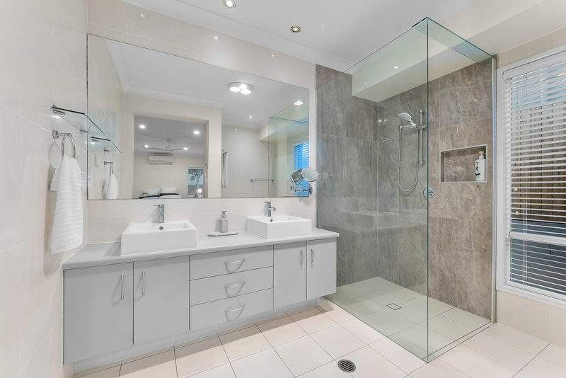 Photo - 21 Hillcrest Court, Murrumba Downs QLD 4503 - Image 18
