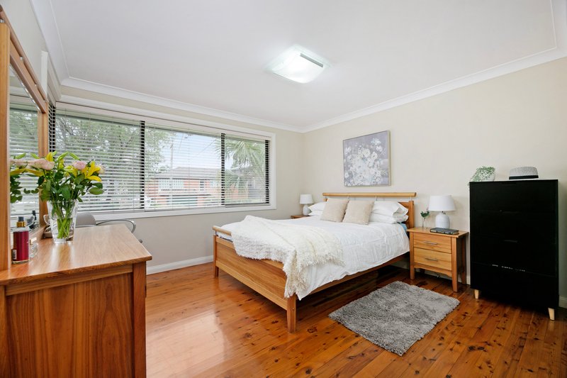 Photo - 21 Hinkler Avenue, Condell Park NSW 2200 - Image 4