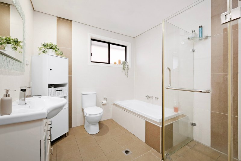 Photo - 21 Hinkler Avenue, Condell Park NSW 2200 - Image 5