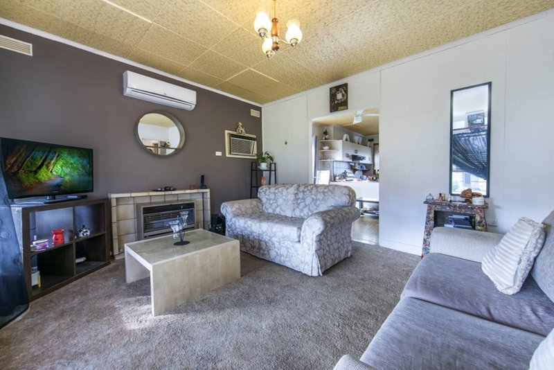 Photo - 21 Hinsley Road, Smithfield Plains SA 5114 - Image 2