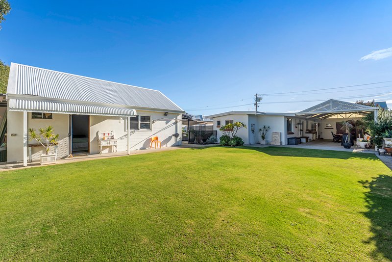 Photo - 21 Hokin Street, Waikiki WA 6169 - Image 3
