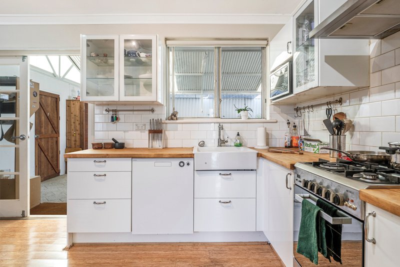 Photo - 21 Hokin Street, Waikiki WA 6169 - Image 9