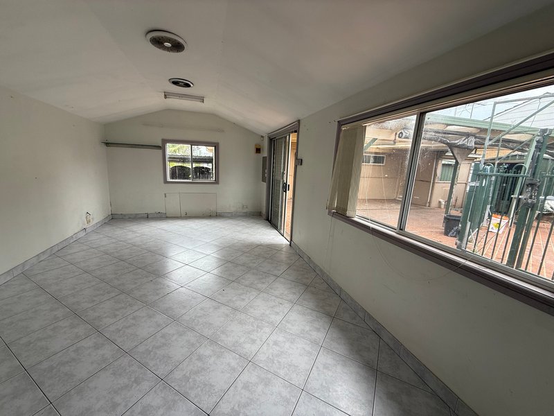 Photo - 21 Holland Crescent, Casula NSW 2170 - Image 5