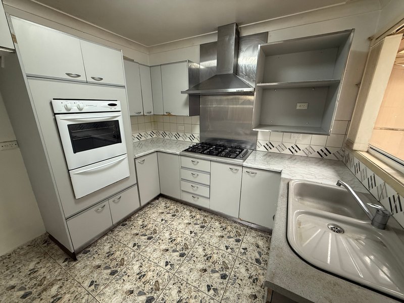 Photo - 21 Holland Crescent, Casula NSW 2170 - Image 6