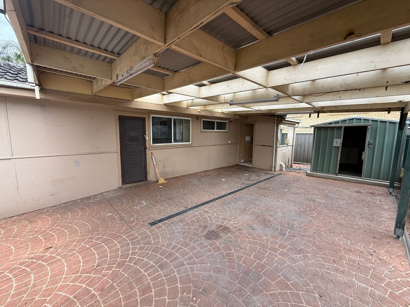 Photo - 21 Holland Crescent, Casula NSW 2170 - Image 11