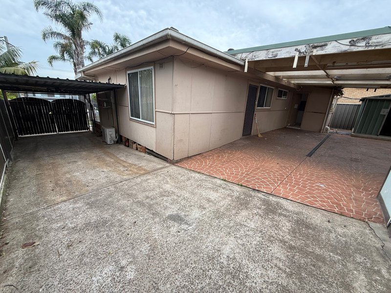 Photo - 21 Holland Crescent, Casula NSW 2170 - Image 14
