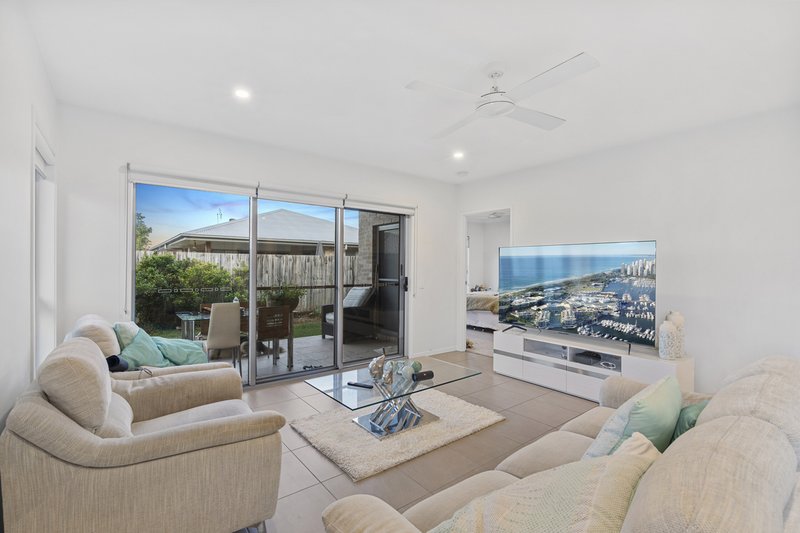 Photo - 21 Hoop Pine Circuit, Coomera QLD 4209 - Image 3