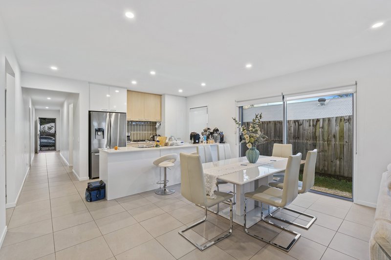 Photo - 21 Hoop Pine Circuit, Coomera QLD 4209 - Image 4