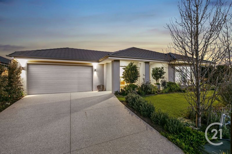 21 Hull Crescent, Pakenham VIC 3810