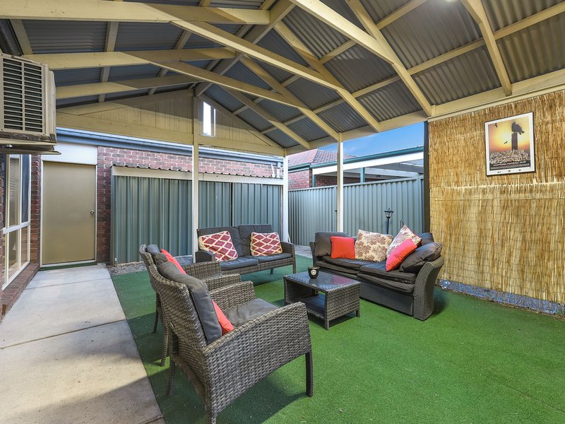 Photo - 21 Hunt Club Boulevard, Cranbourne East VIC 3977 - Image 5