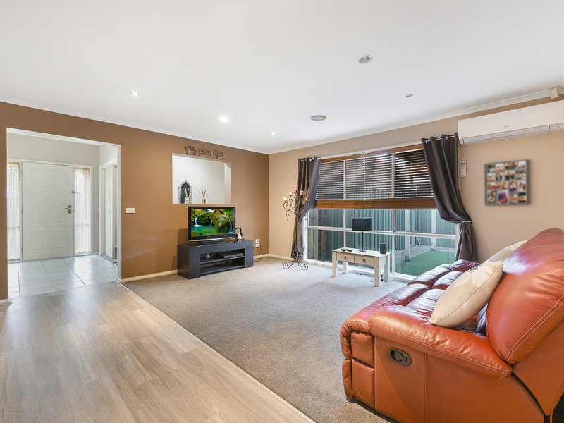 Photo - 21 Hunt Club Boulevard, Cranbourne East VIC 3977 - Image 6