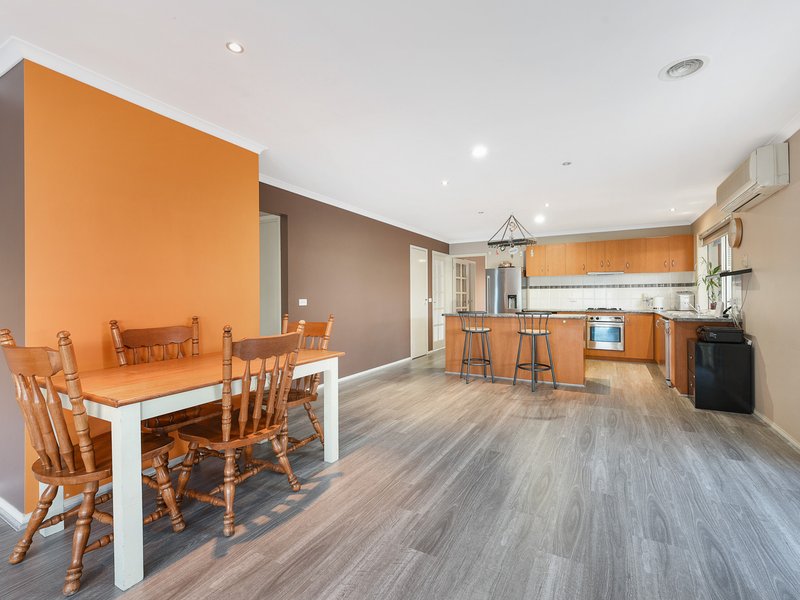 Photo - 21 Hunt Club Boulevard, Cranbourne East VIC 3977 - Image 9