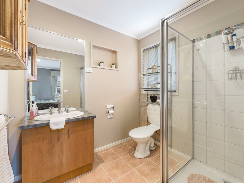 Photo - 21 Hunt Club Boulevard, Cranbourne East VIC 3977 - Image 12