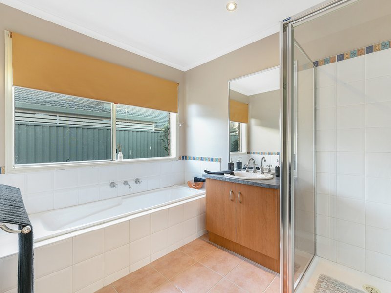 Photo - 21 Hunt Club Boulevard, Cranbourne East VIC 3977 - Image 14