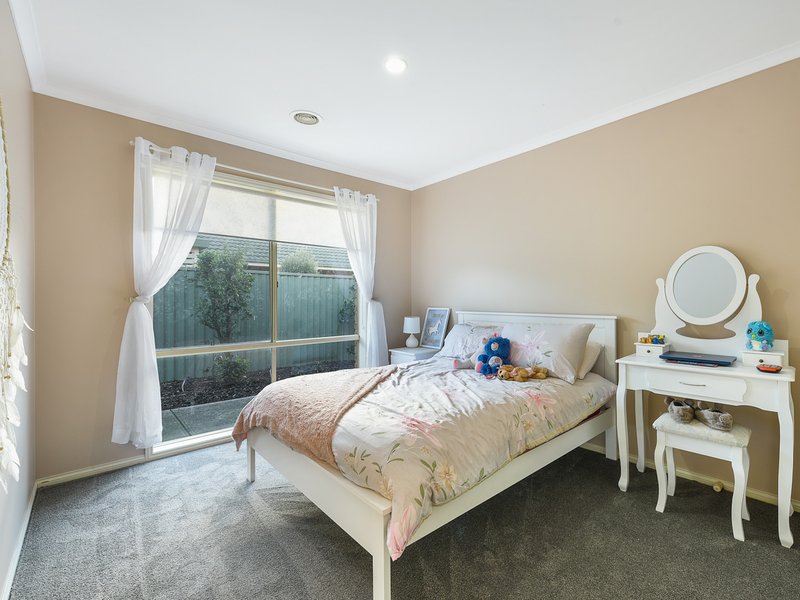 Photo - 21 Hunt Club Boulevard, Cranbourne East VIC 3977 - Image 15