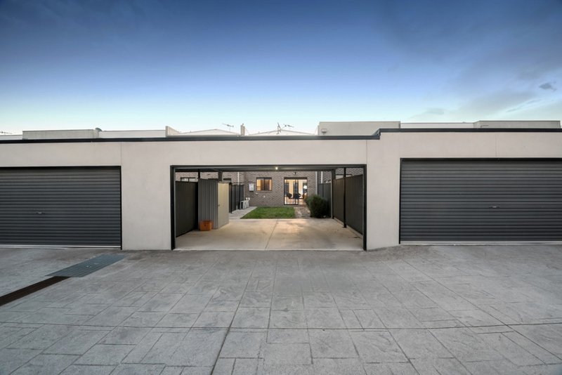 Photo - 21 Huntingfield Street, Craigieburn VIC 3064 - Image 7