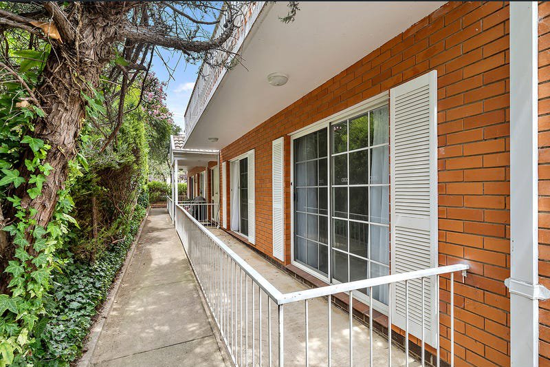 Photo - 2/1 Hybon Avenue, Queanbeyan East NSW 2620 - Image 11