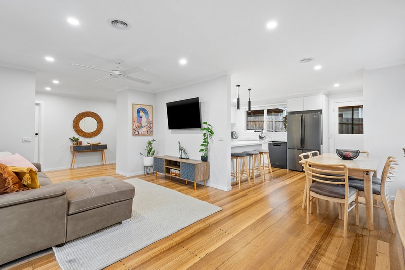 Photo - 21 Illawara Crescent, Bayswater North VIC 3153 - Image 2