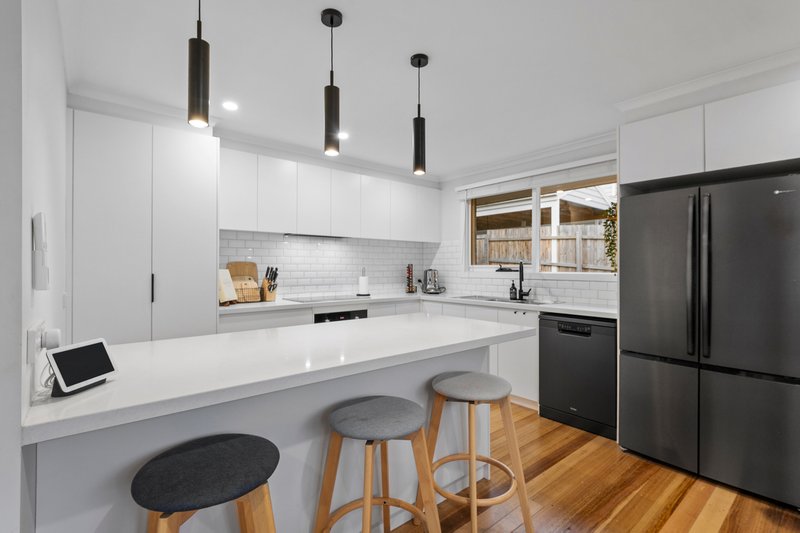 Photo - 21 Illawara Crescent, Bayswater North VIC 3153 - Image 3