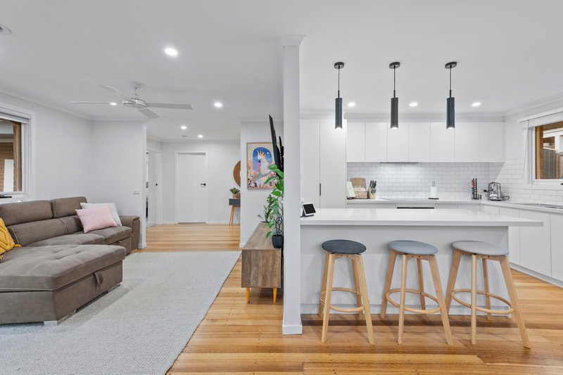 Photo - 21 Illawara Crescent, Bayswater North VIC 3153 - Image 5