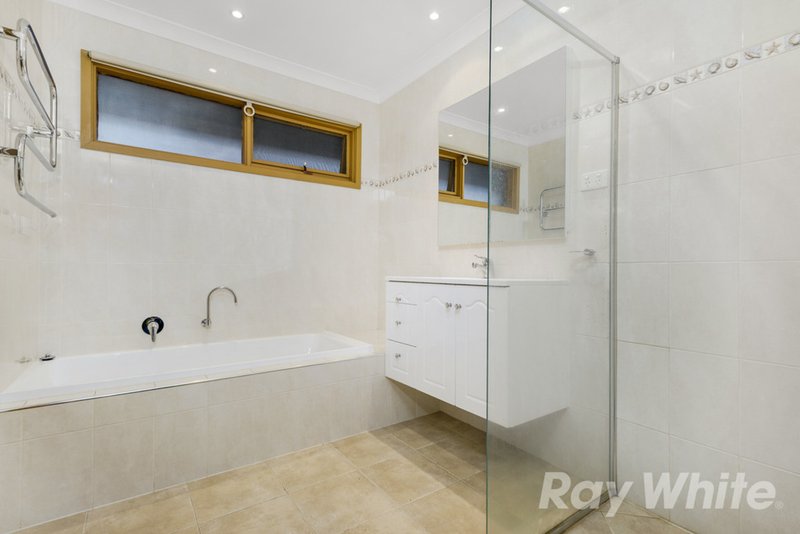 Photo - 21 Ingleside Crescent, Glen Waverley VIC 3150 - Image 6