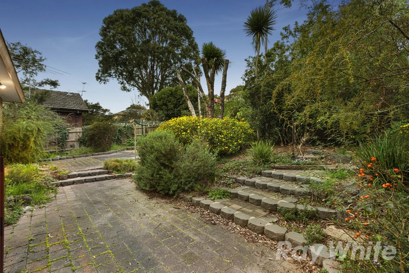 Photo - 21 Ingleside Crescent, Glen Waverley VIC 3150 - Image 10