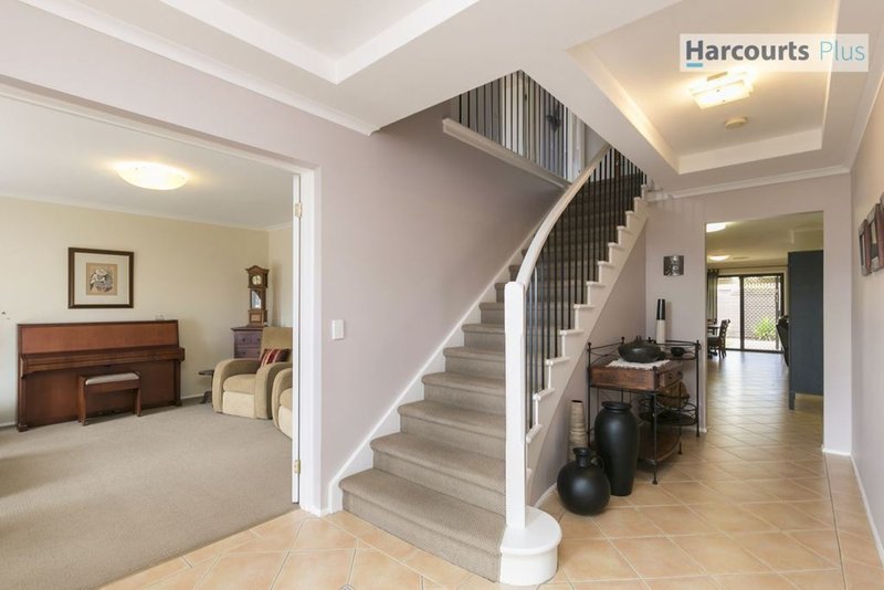 Photo - 21 Ingleton Drive, Hallett Cove SA 5158 - Image 2