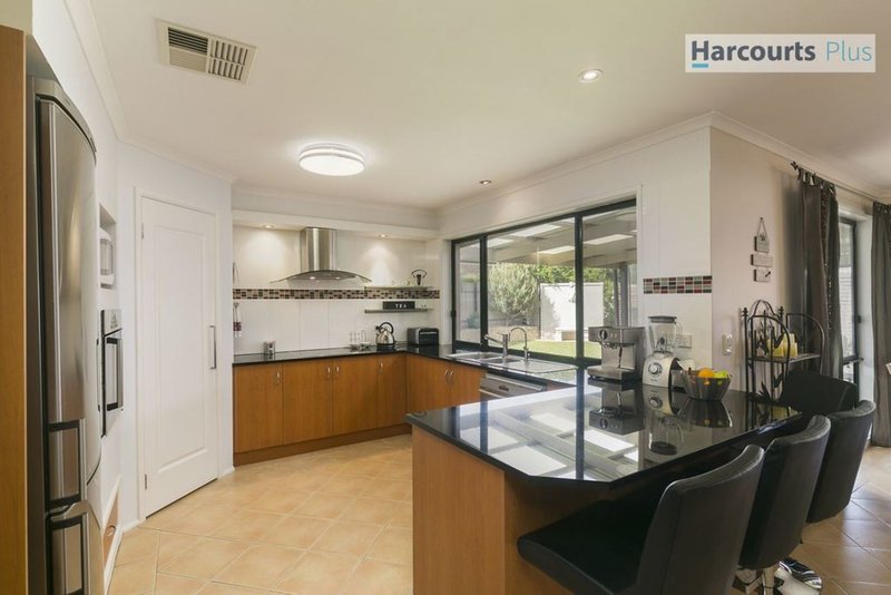 Photo - 21 Ingleton Drive, Hallett Cove SA 5158 - Image 3