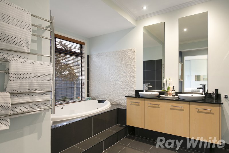 Photo - 21 Island Point Avenue, Waterways VIC 3195 - Image 13