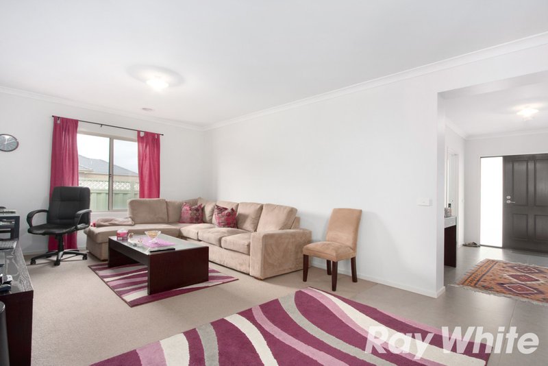 Photo - 21 Ivy Leaf Road, Pakenham VIC 3810 - Image 3