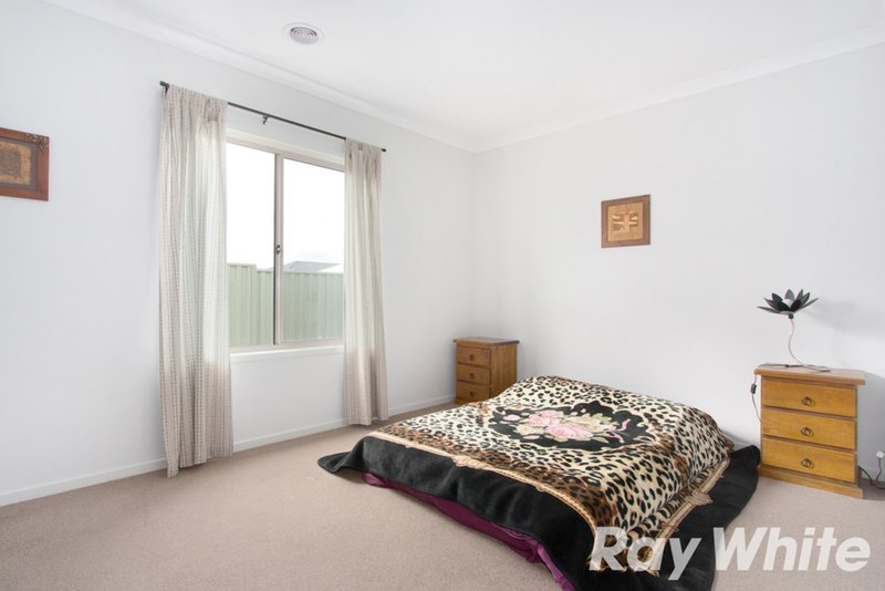 Photo - 21 Ivy Leaf Road, Pakenham VIC 3810 - Image 9