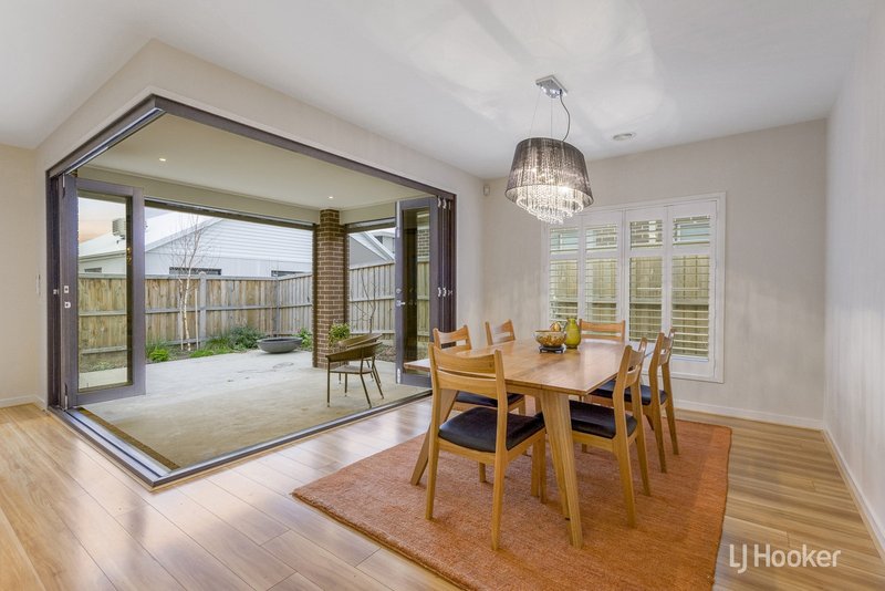 Photo - 21 Jansar Street, Point Cook VIC 3030 - Image 6