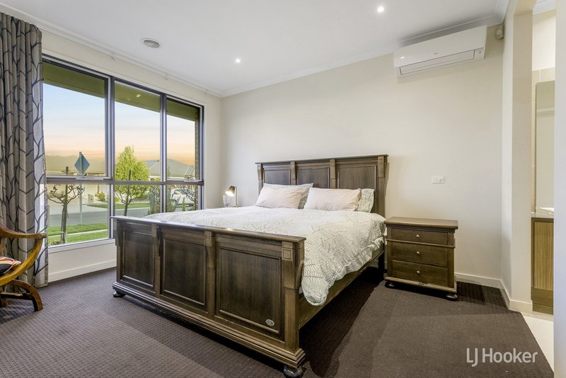 Photo - 21 Jansar Street, Point Cook VIC 3030 - Image 7