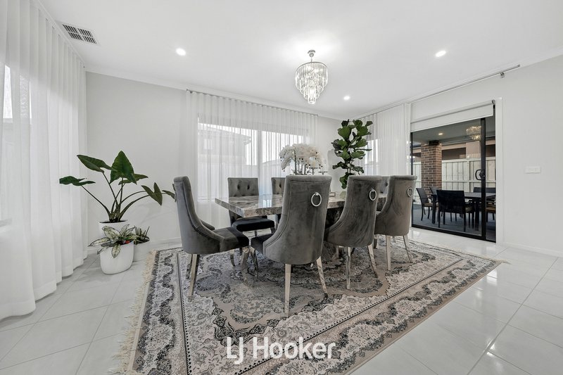 Photo - 21 Jaylie Street, Clyde North VIC 3978 - Image 13