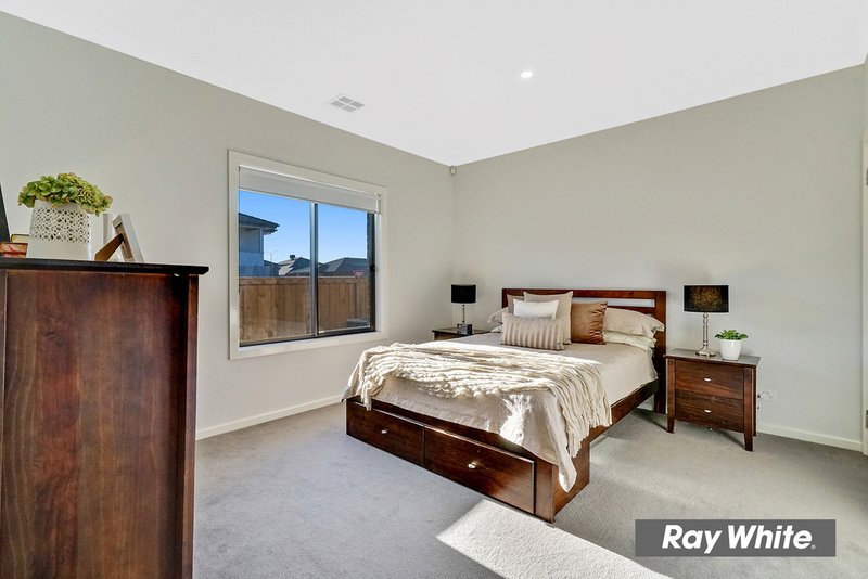 Photo - 21 Jindalee Way, Werribee VIC 3030 - Image 16