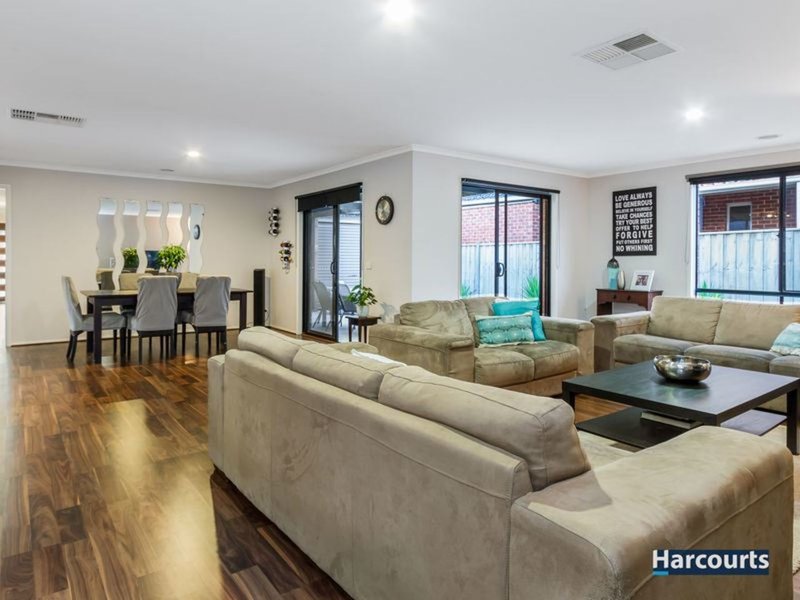 Photo - 21 Jubilee Drive, Rowville VIC 3178 - Image 2