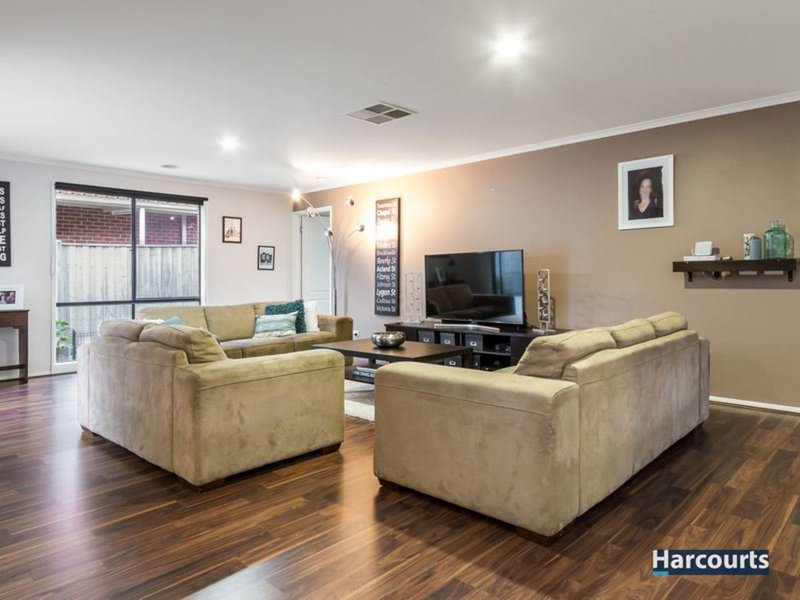 Photo - 21 Jubilee Drive, Rowville VIC 3178 - Image 3