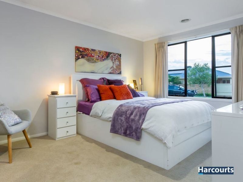 Photo - 21 Jubilee Drive, Rowville VIC 3178 - Image 6