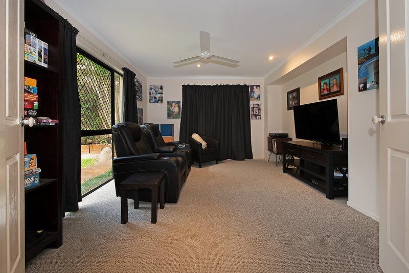 Photo - 21 Kalbarri Court, North Lakes QLD 4509 - Image 4