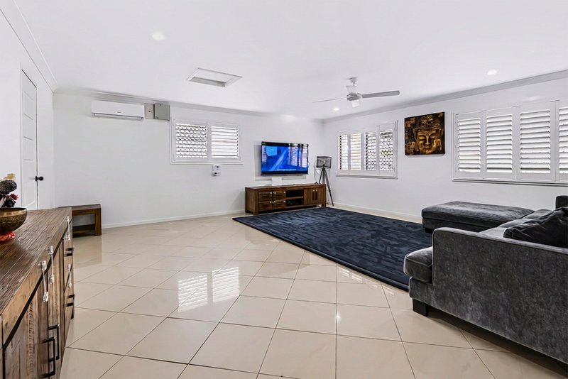 Photo - 21 Karajini Crescent, Parkinson QLD 4115 - Image 2