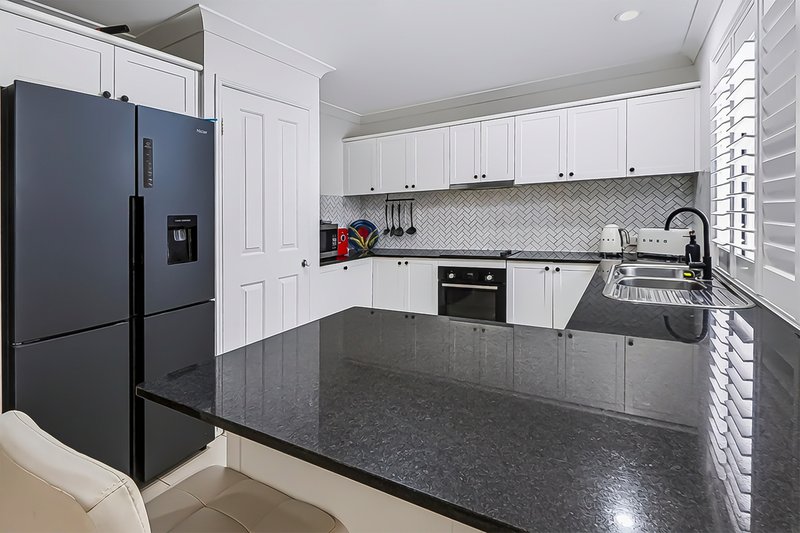 Photo - 21 Karajini Crescent, Parkinson QLD 4115 - Image 7