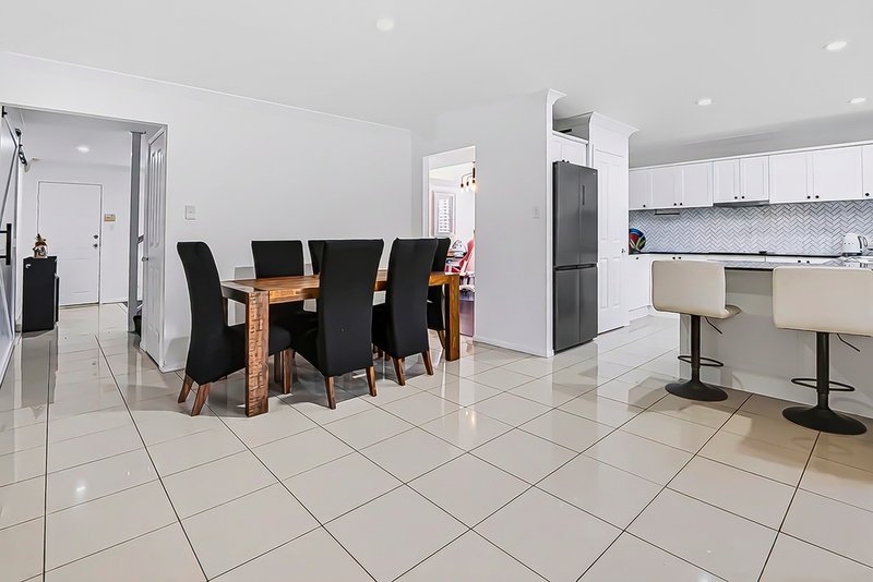 Photo - 21 Karajini Crescent, Parkinson QLD 4115 - Image 8
