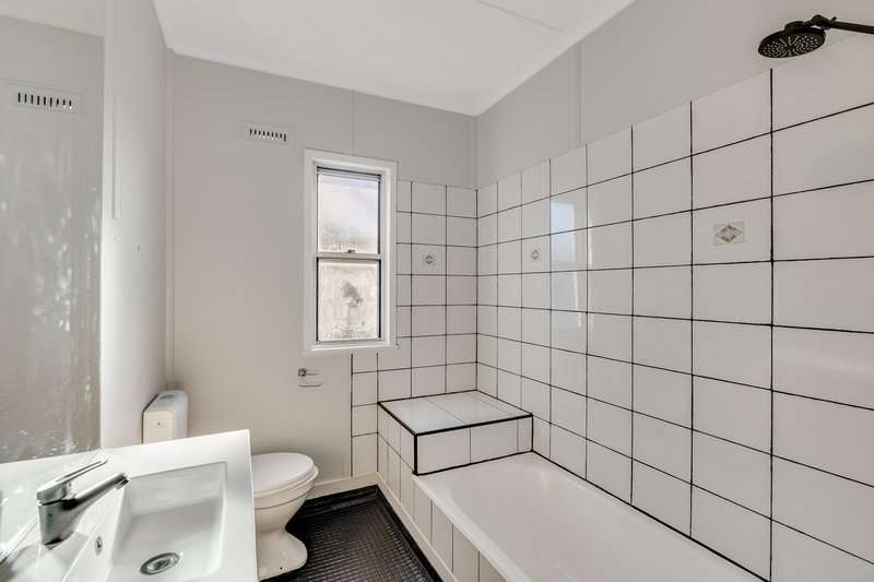 Photo - 21 Kelly Street, Harlaxton QLD 4350 - Image 8