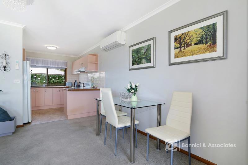 Photo - 2/1 Kingfisher Drive, West Wodonga VIC 3690 - Image 3