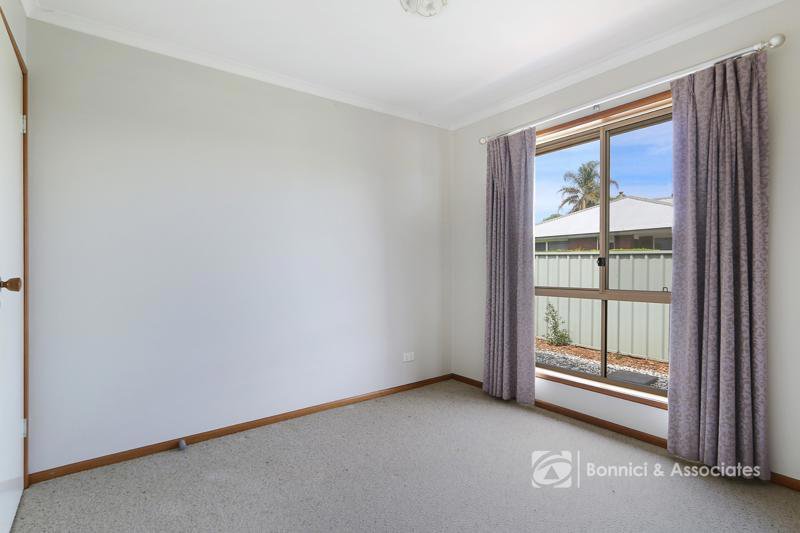 Photo - 2/1 Kingfisher Drive, West Wodonga VIC 3690 - Image 8