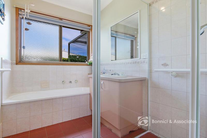 Photo - 2/1 Kingfisher Drive, West Wodonga VIC 3690 - Image 9