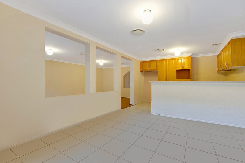 Photo - 21 Kirkton Place, Beaumont Hills NSW 2155 - Image 4