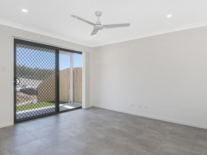 Photo - 2/1 Kjay Close, Bahrs Scrub QLD 4207 - Image 2