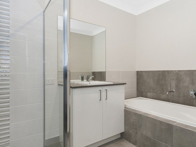 Photo - 2/1 Kjay Close, Bahrs Scrub QLD 4207 - Image 7
